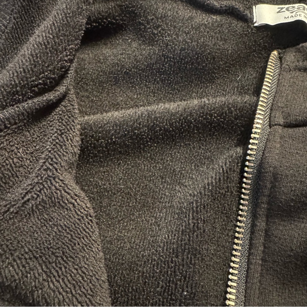 Zeagoo black long sleeved zip up hoodie with drawstrings, front pockets, XXL. - Picture 9 of 10